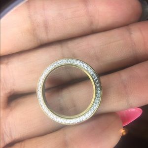 Auth. Gucci diamond cut bezel
